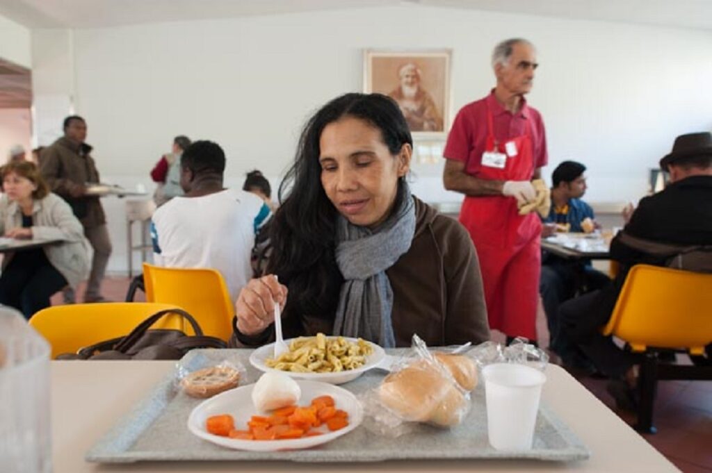 donare alimenti ai poveri
